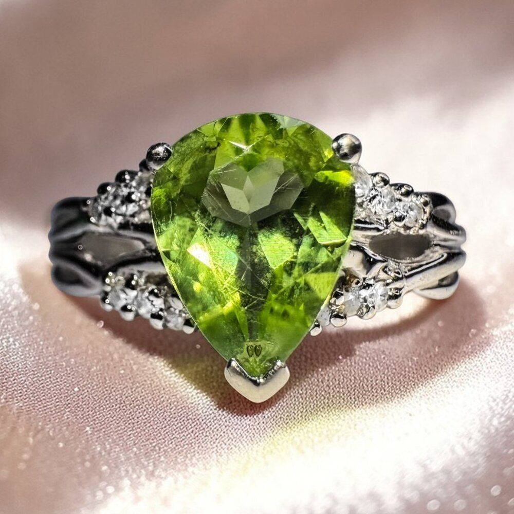 10K White Gold Natural Peridot & Diamond Ring -Size 7.25- 2CTTW Pear Cut  -2.8g